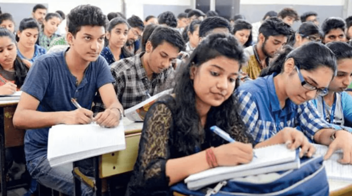 You are currently viewing Tuition in India Kills Creativity and Research?